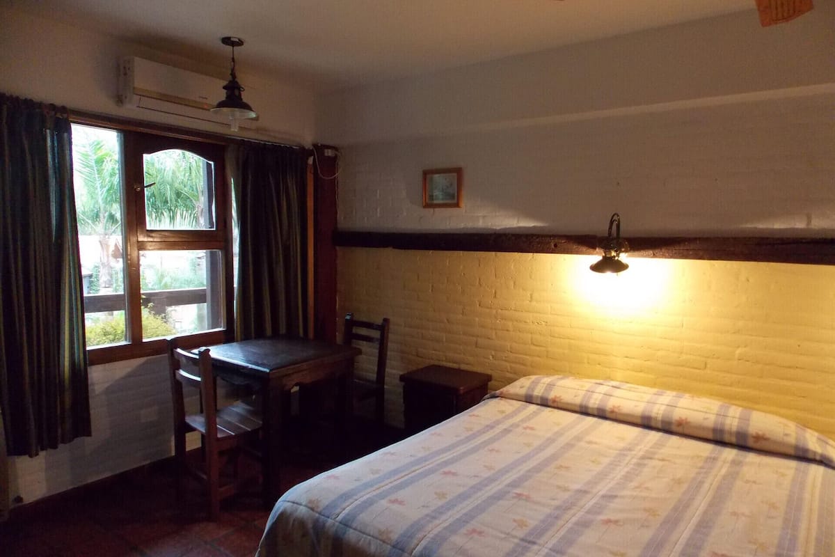 In-room safe, cribs (free)