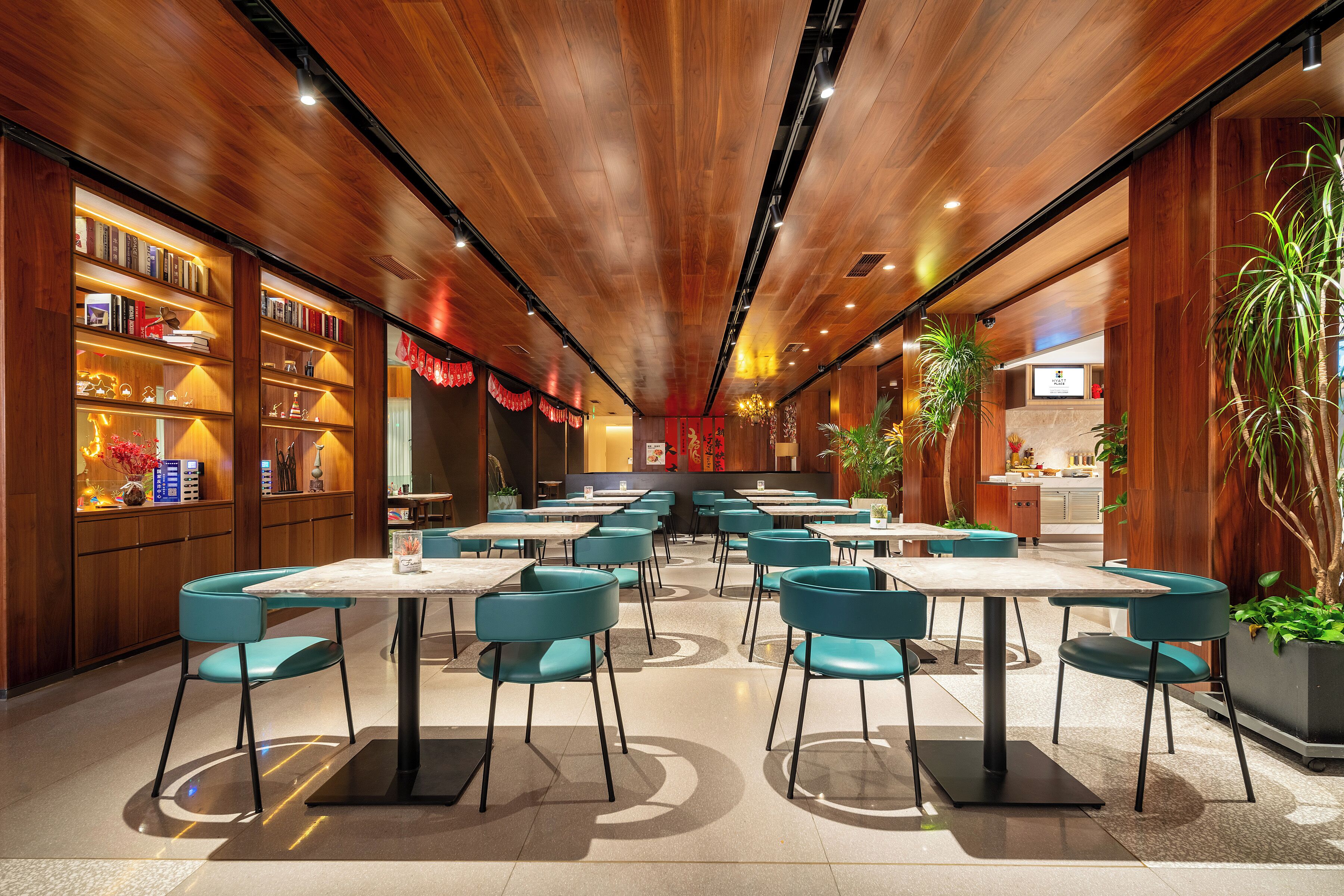 daily buffet breakfast (cny 68 per person)