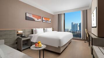 Habitación, 1 cama King size y sofá cama, vista al jardín | Caja de seguridad en la habitación y insonorización