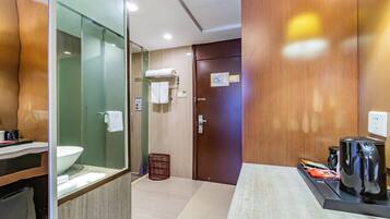 Double Room (Super Sassy) | Bathroom | Shower, free toiletries, towels