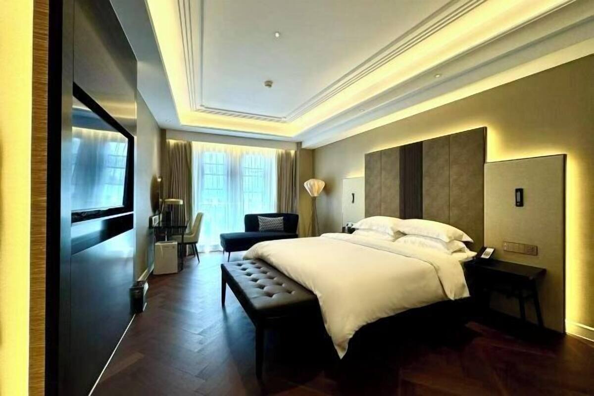 In-room safe, desk, laptop workspace, bed sheets