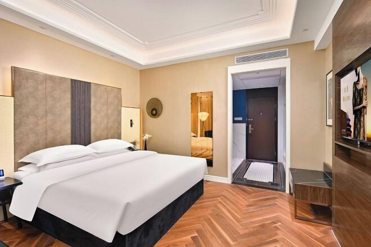 In-room safe, desk, laptop workspace, bed sheets