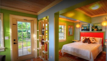 Efficiency Suite with Queen Bed & Kitchen 102 | Vista do quarto