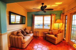 King suite w optional double room 2 floor | Living room