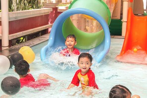 Outdoor pool - Parkview Hotel (Jerudong)