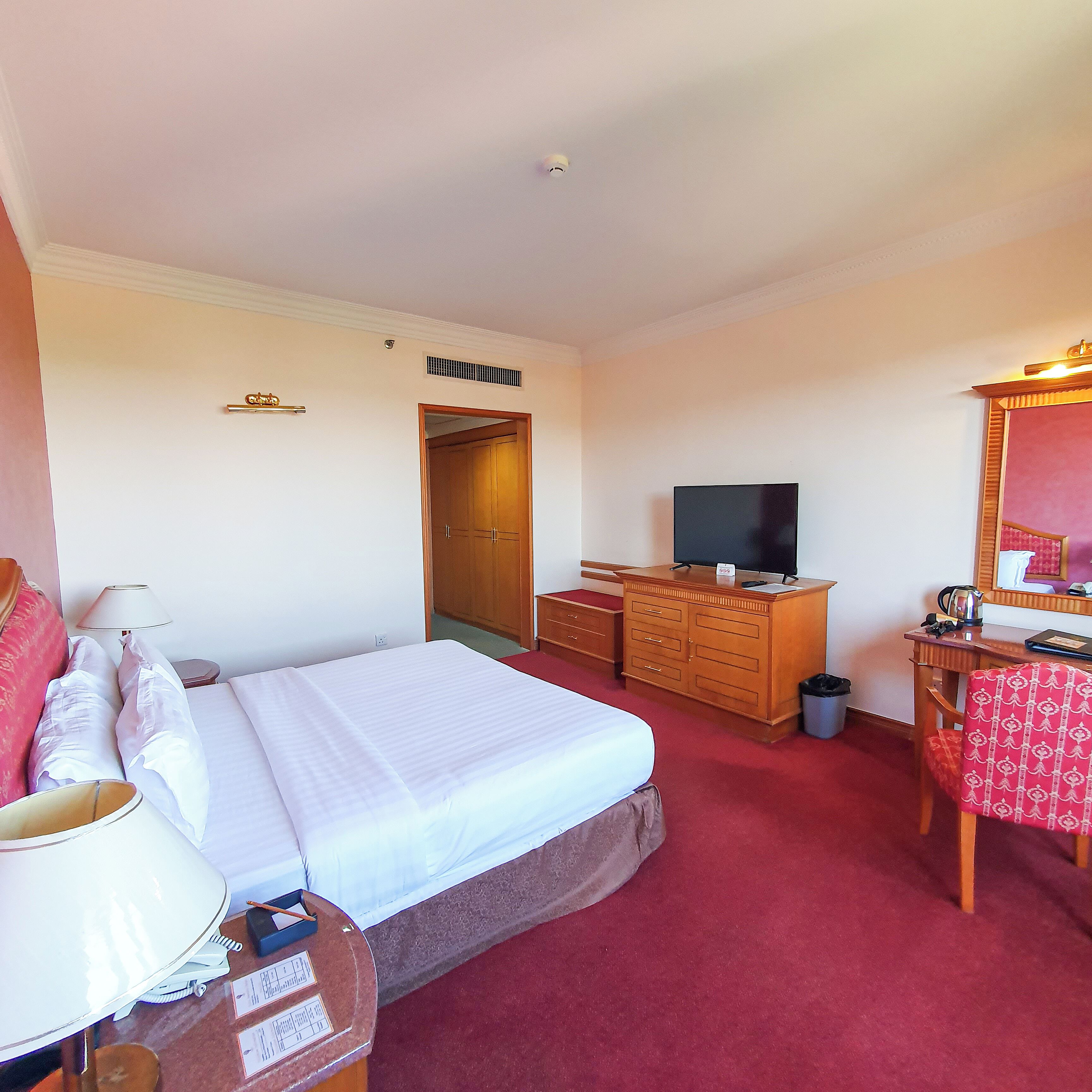 superior room, 1 king bed | minibar, in-room safe, desk, free cots/infant beds