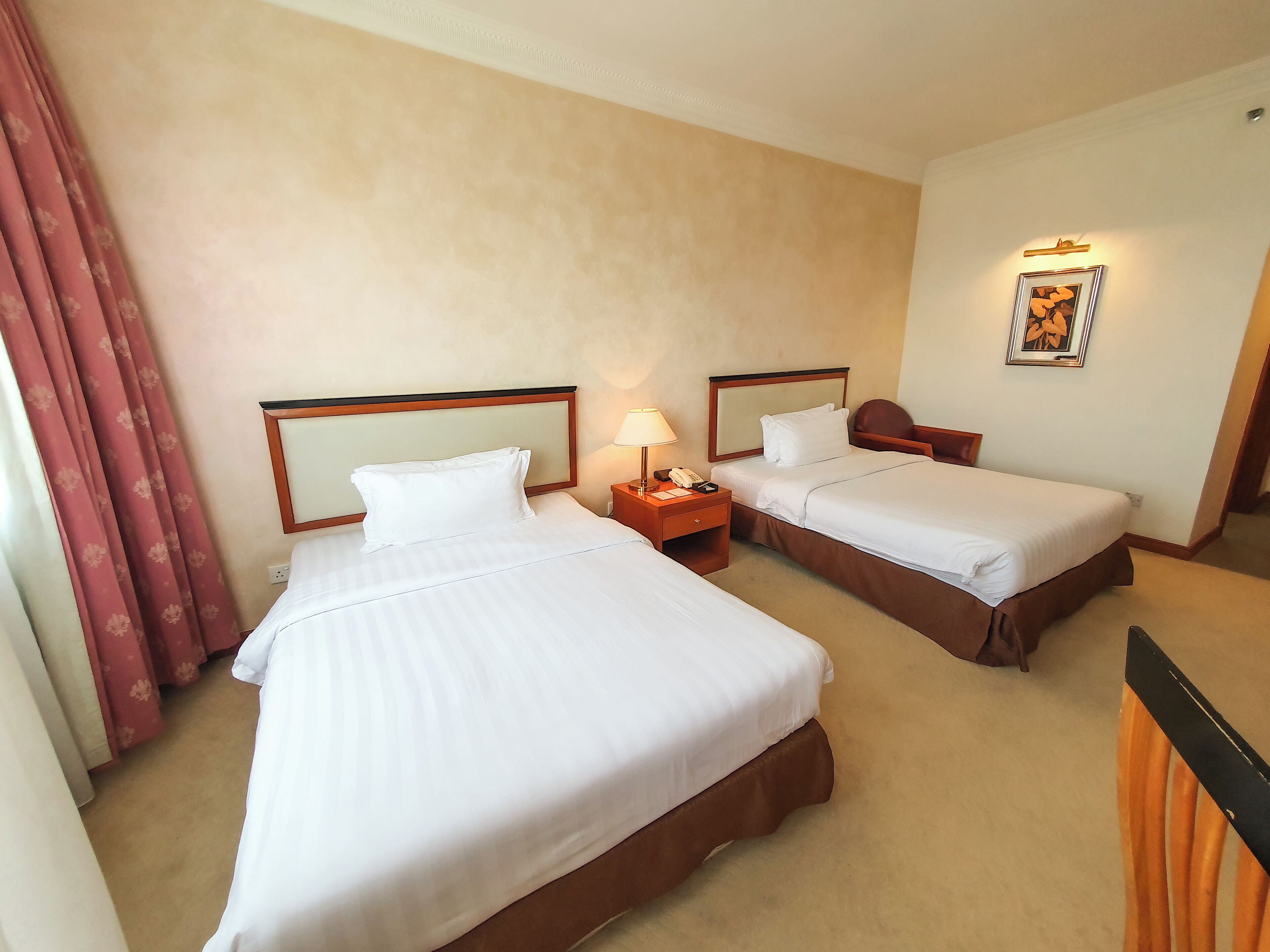 deluxe double or twin room | minibar, in-room safe, desk, free cots/infant beds