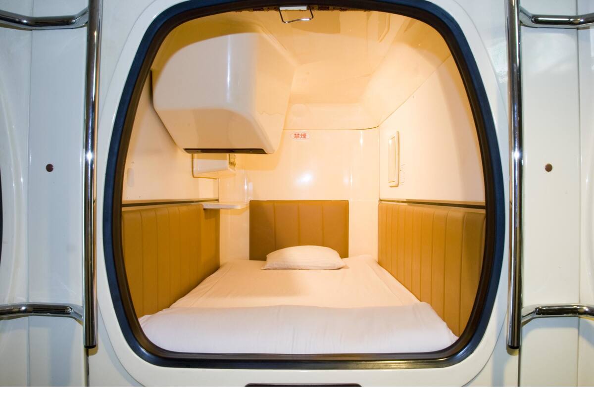 MALE ONLY - Capsule Room, Non Smoking