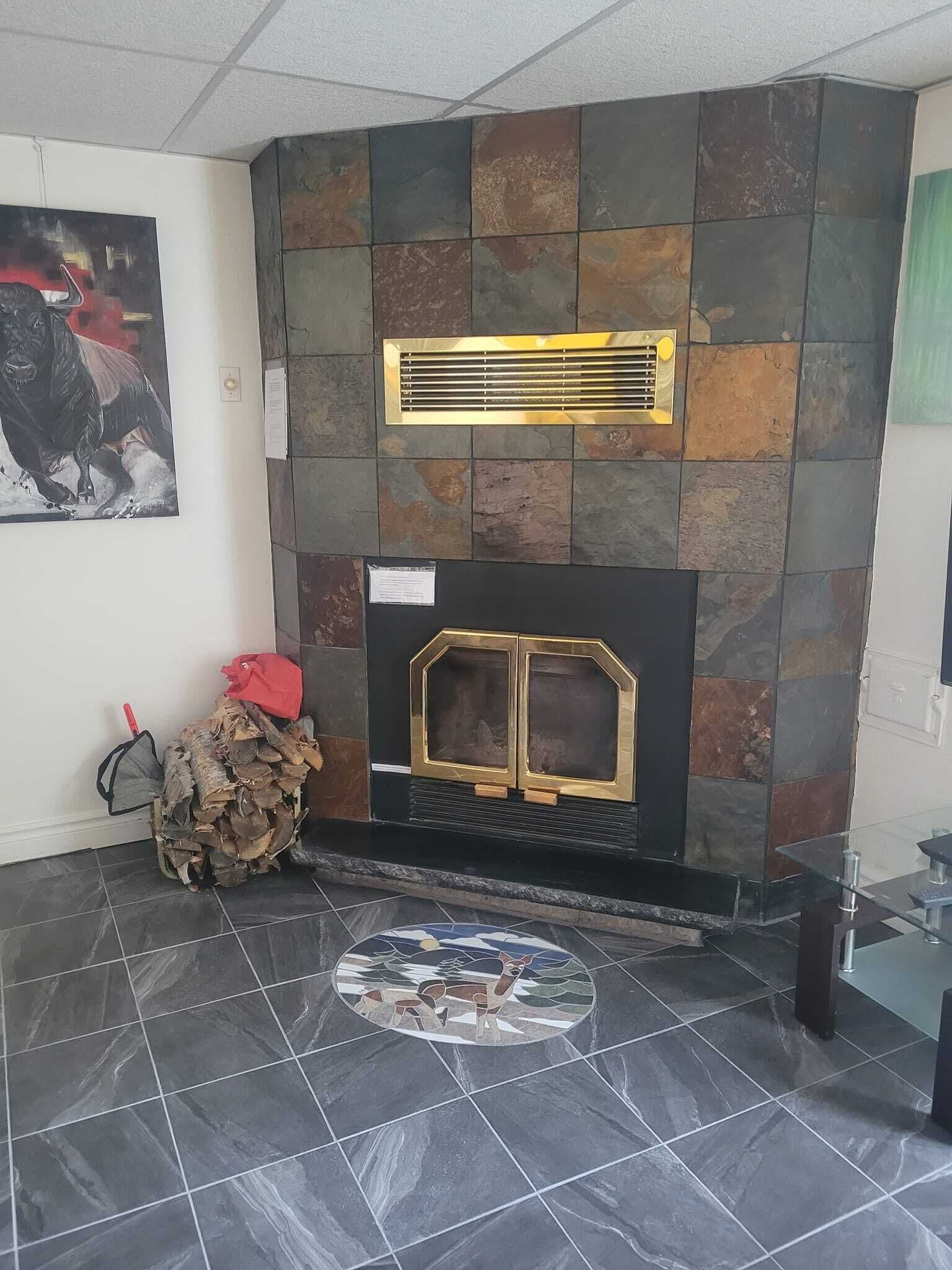 Studio Bellevue | Living area | 29-inch flat-screen TV with cable channels, TV, first-run movies