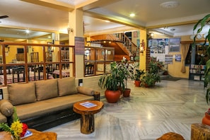 Lobby sitting area - The Silver Oaks Inn (Pokhara)