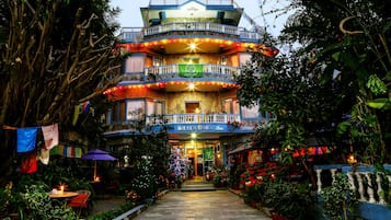 Surrounded by lush greenery, the Silver Oaks Inn offers a serene atmosphere.