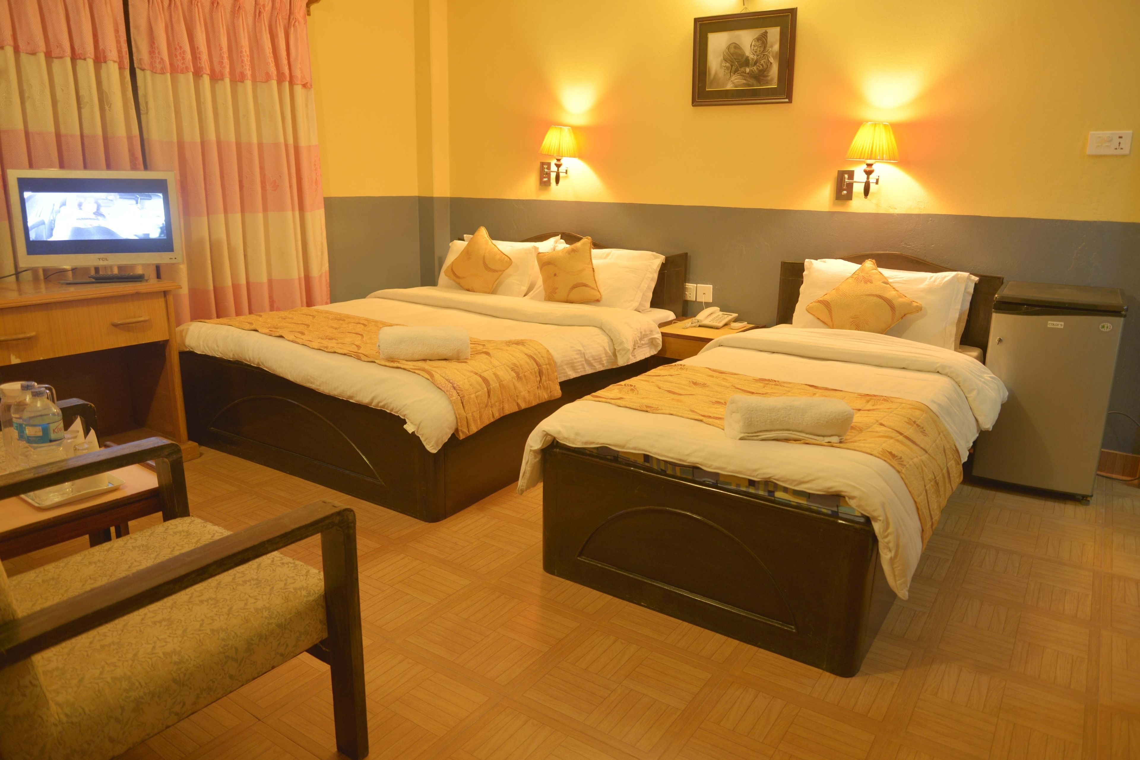 family room, garden view | minibar, in-room safe, desk, soundproofing