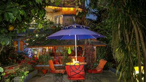 Tempat makan luar