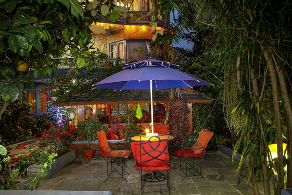 Breakfast, lunch, dinner served; local cuisine 