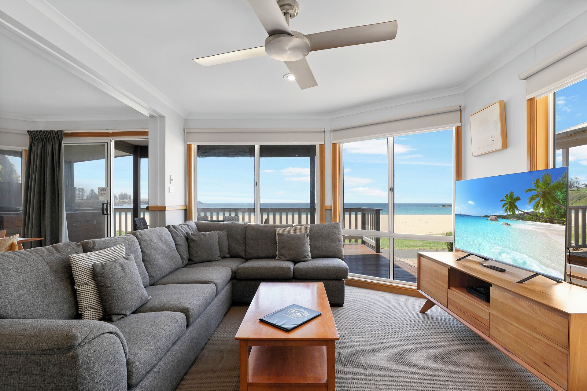 Chambre Luxe, 2 chambres | Coin séjour | Télévision LCD