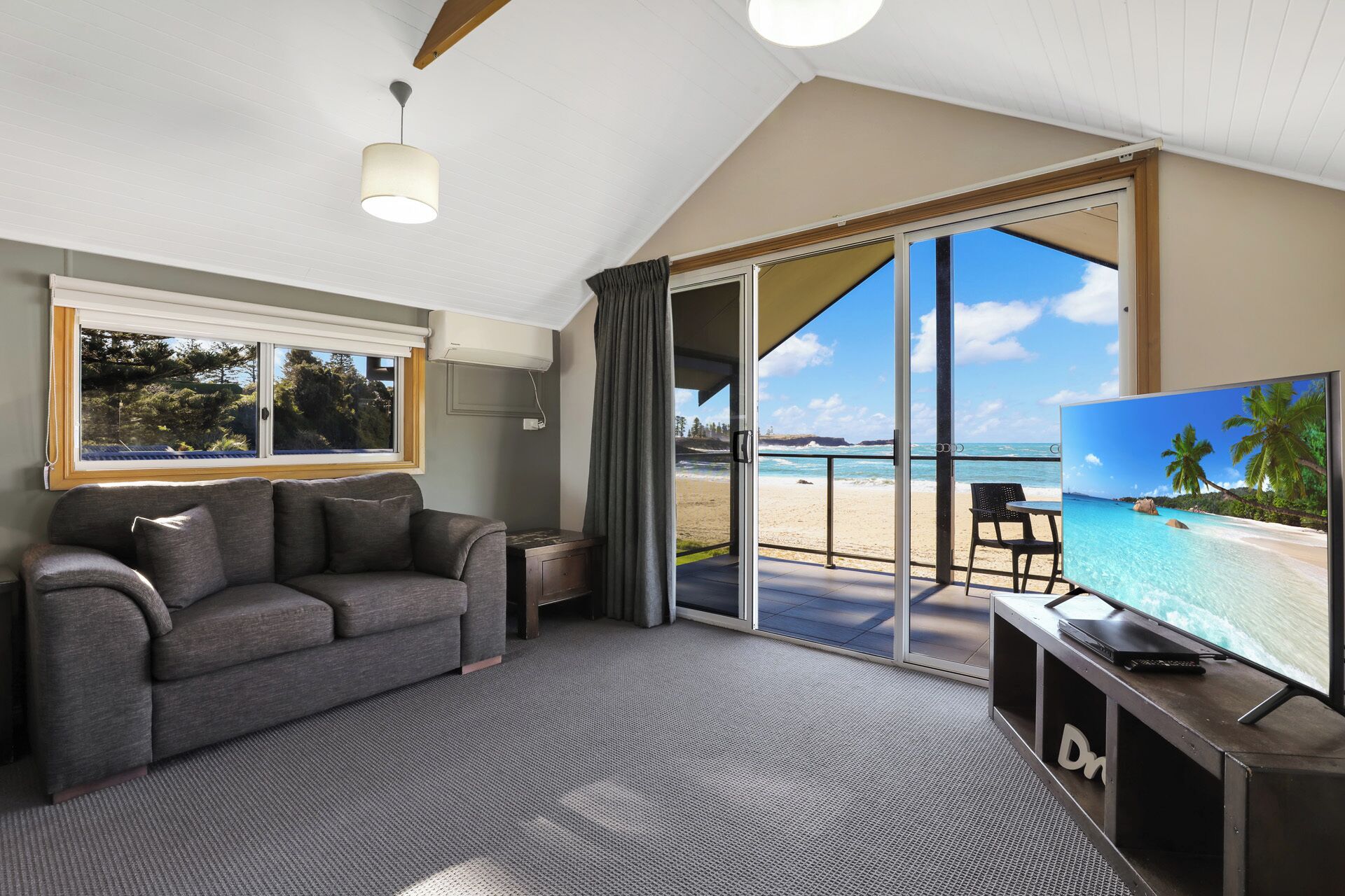 Luxury-Zimmer, 2 Schlafzimmer | Wohnbereich | LCD-Fernseher