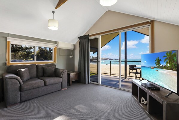 Chambre Luxe, 2 chambres | Coin séjour | Télévision LCD