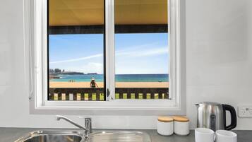 Beachside Spa Cabin (Sleeps 5) | Private kitchen | Fridge, microwave, stovetop, coffee/tea maker