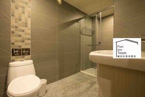 Deluxe Single Bed - Mix Dorm | Bathroom - Fun Inn Taipei Hostel (Taipei)