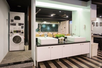 Fun Inn Taipei Hostel