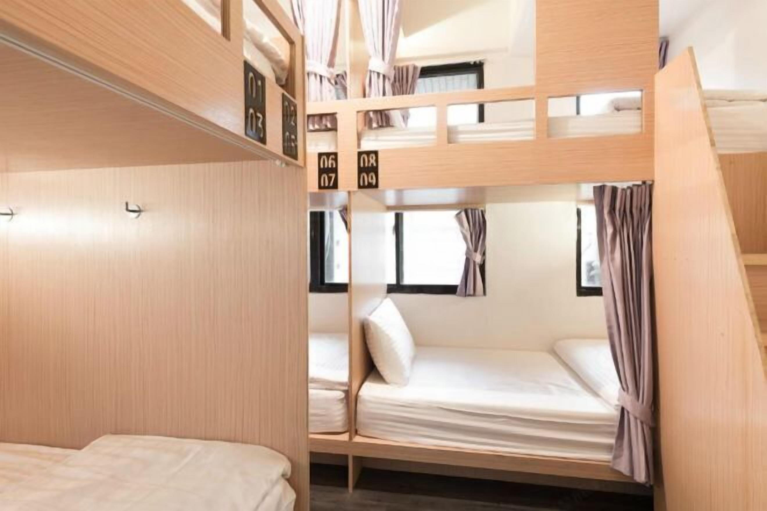 Colchones con acolchado adicional, caja fuerte, cortinas opacas