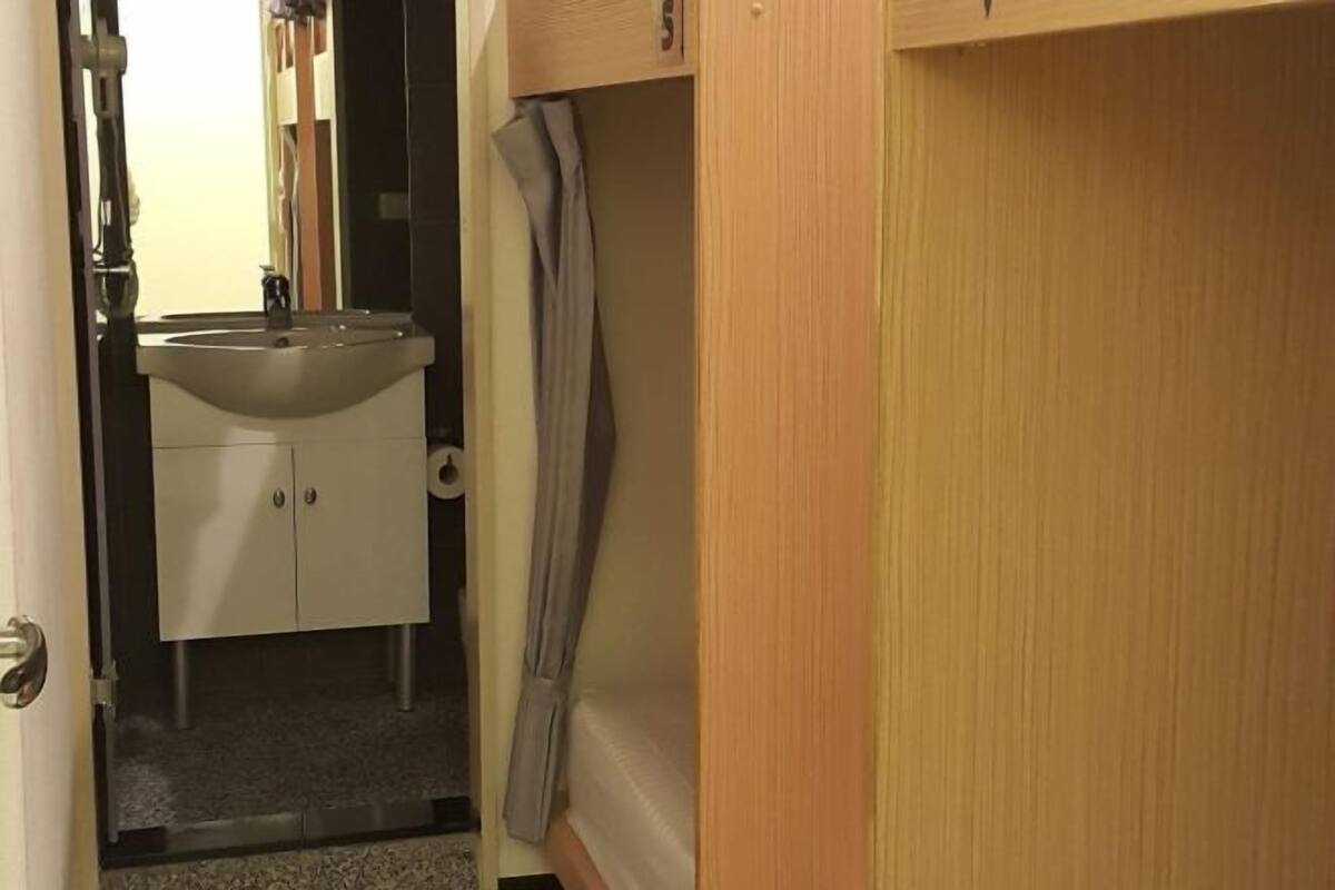 浴室 | 淋浴设施、吹风机、毛巾