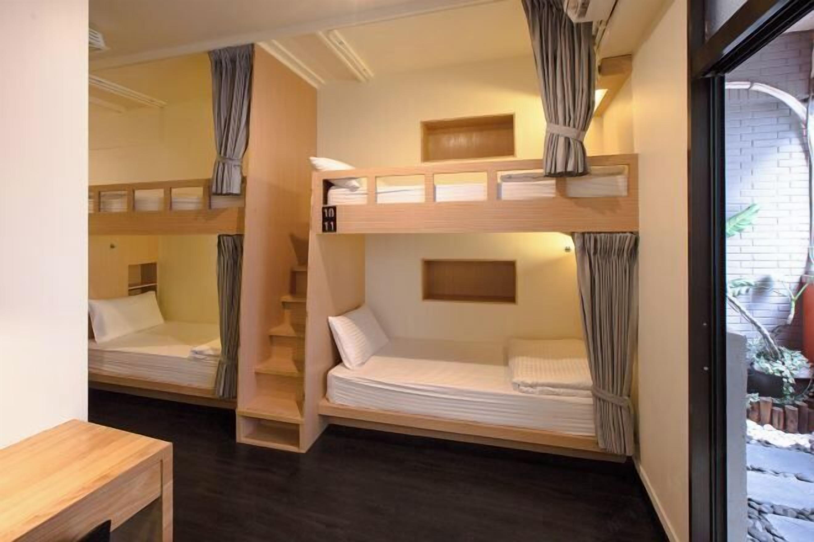 Colchones con acolchado adicional, caja fuerte, cortinas opacas