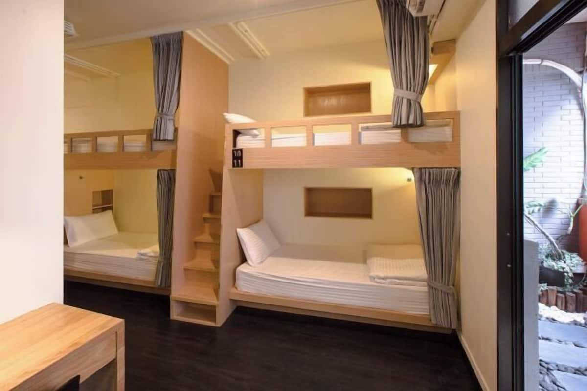 加厚床垫、客房内保险箱、遮光窗帘、免费 WiFi