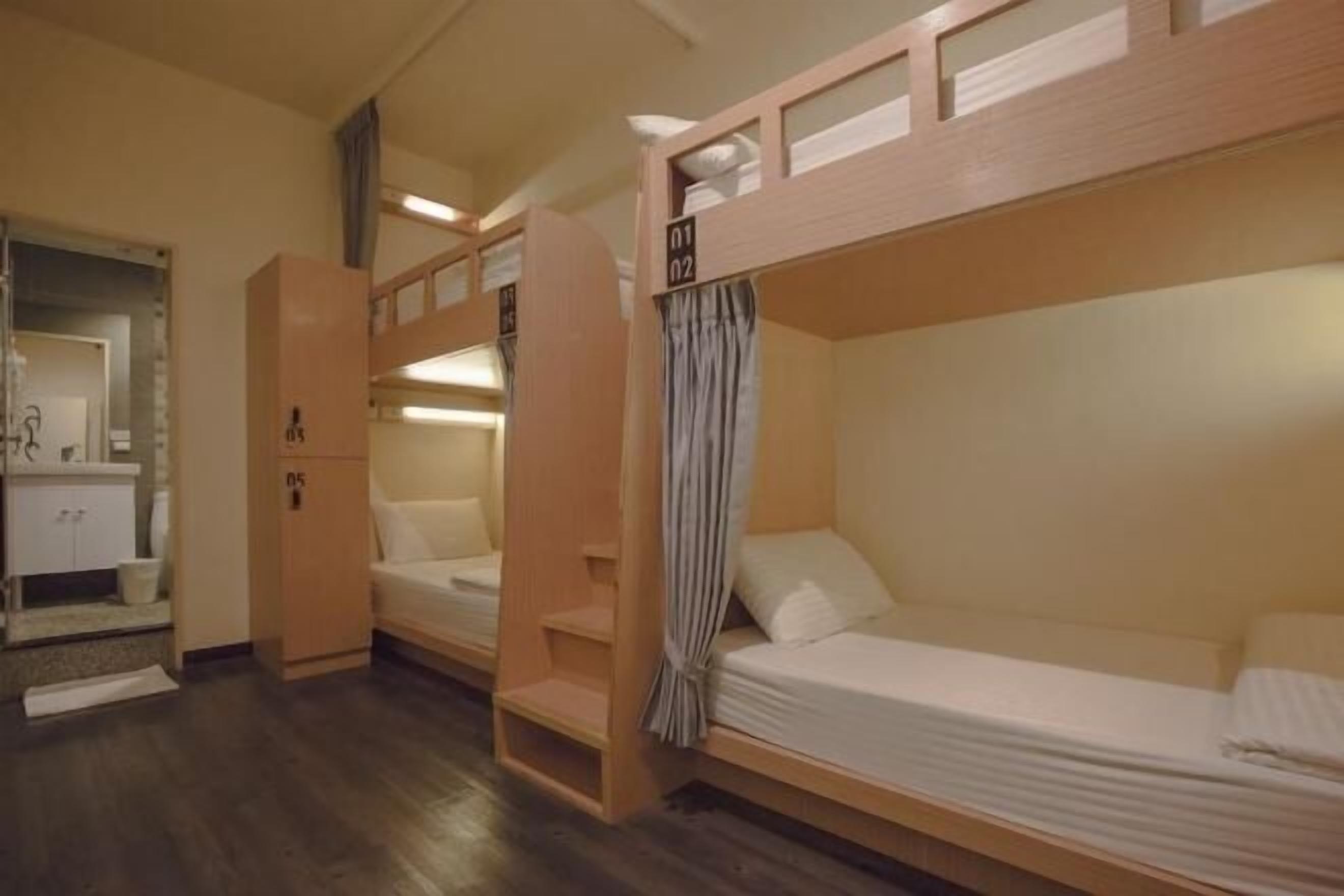 Colchones con acolchado adicional, caja fuerte, cortinas opacas