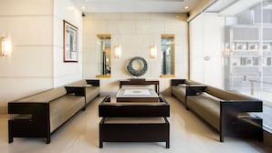 Lobby sitting area - Vieve Hotel (Manila)