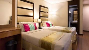 Standard Twin Room | In-room safe, desk, free WiFi, bed sheets