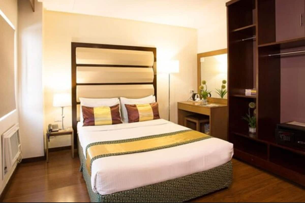 Een kluis op de kamer, een bureau, gratis wifi, beddengoed