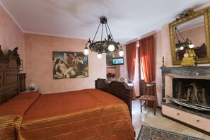 Superior kamer, terras, uitzicht op meer | Italiaanse Frette-lakens, luxe beddengoed, donsdekens