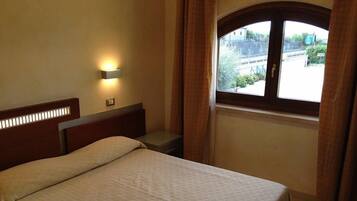 Camera doppia | Minibar, una cassaforte in camera, una scrivania, insonorizzazione