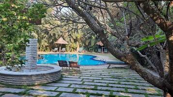 Kolam renang terbuka