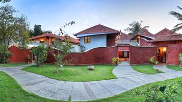 Jacuzzi Villa | Exterior