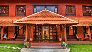 Suite | Garden view - Hoysala Village Resort (Hassan)