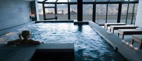 Sauna, hot tub, steam room, Turkish bath/hammam, body treatments