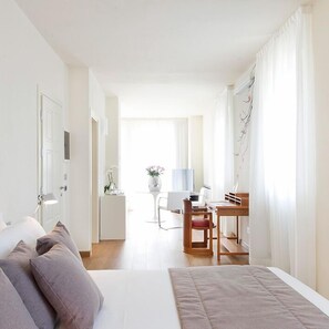 In-room safe, desk, cots/infant beds, rollaway beds - Novessentia (Ghiffa)