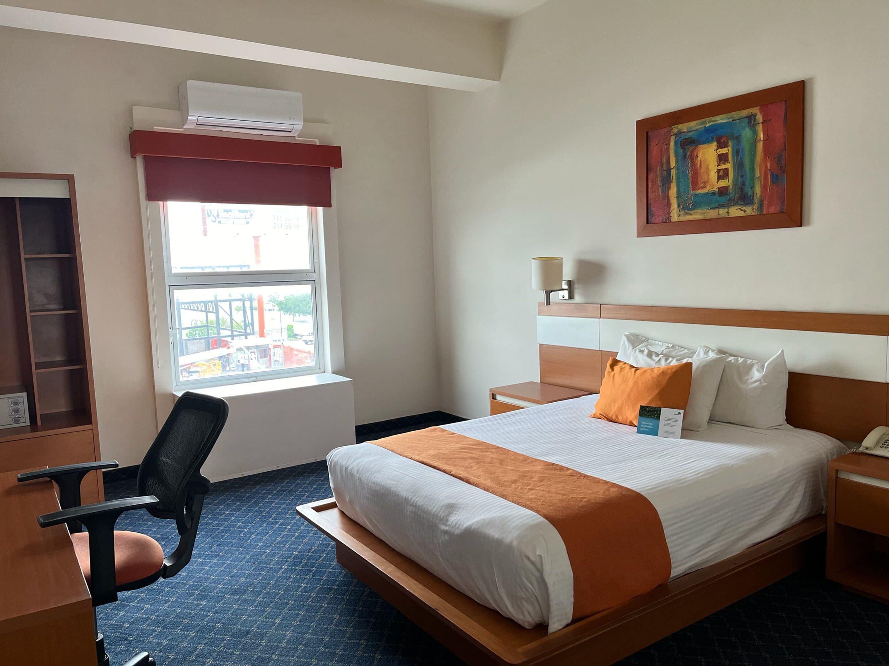 standard room, 1 king bed | in-room safe, desk, laptop workspace, iron/ironing board