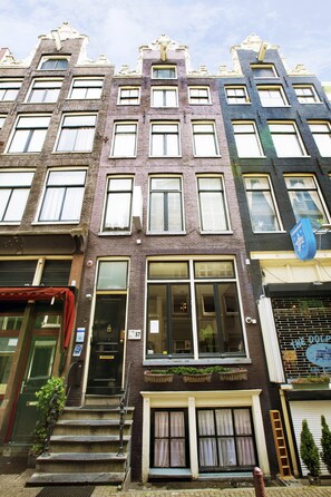 Front of property - Quentin Hotel Golden Bear (Amsterdam)