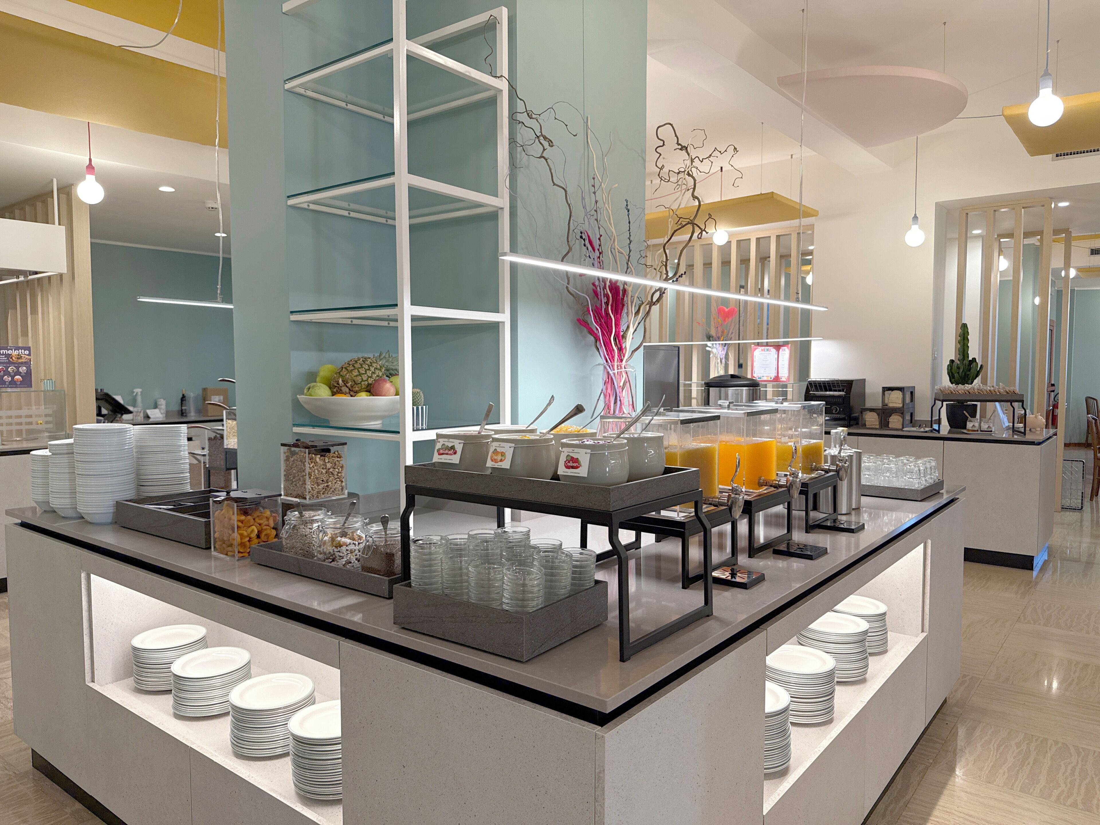 Café da manhã com buffet grátis