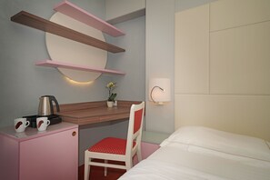 Minibar, két bảo mật tại phòng, bàn 