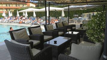 Outdoor pool, pool umbrellas, sun loungers