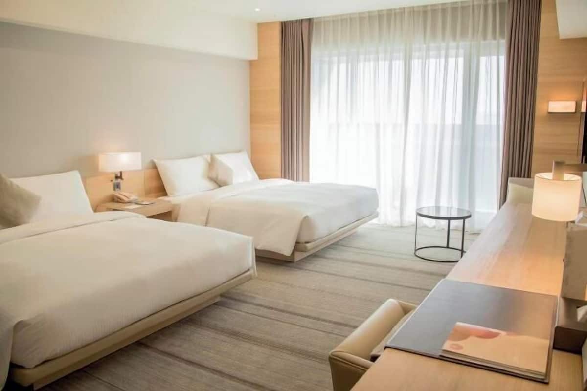 Daunenbettdecken, Zimmersafe, Schreibtisch, Verdunkelungsvorhänge