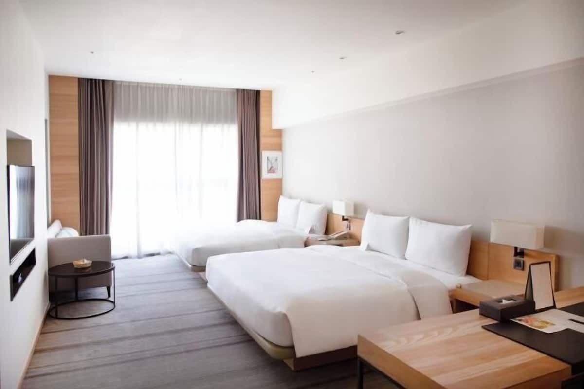 Daunenbettdecken, Zimmersafe, Schreibtisch, Verdunkelungsvorhänge