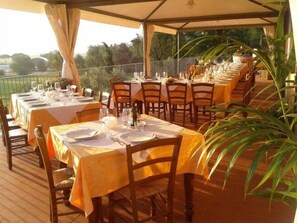 Outdoor dining