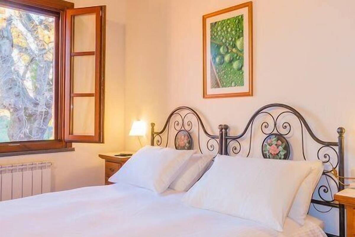 Apartment, 2 Bedrooms (appartamento su 1 livello) | Peralatan tempat tidur premium, peti besi dalam bilik, meja 