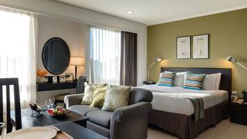 Coffres-forts dans les chambres, bureau, rideaux occultants