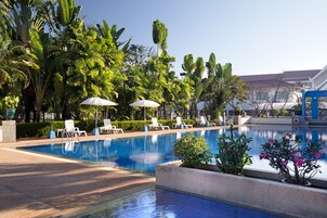 Outdoor pool, pool loungers